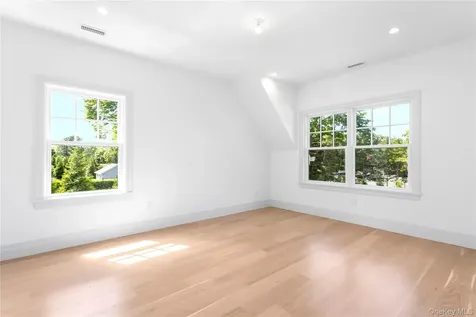 152 South Road Westhampton NY 11977