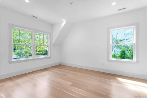 152 South Road Westhampton NY 11977