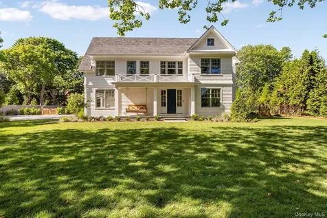 152 South Road Westhampton NY 11977