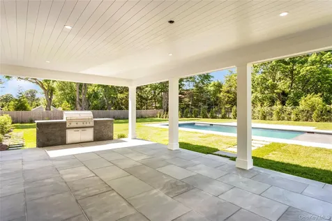 152 South Road Westhampton NY 11977