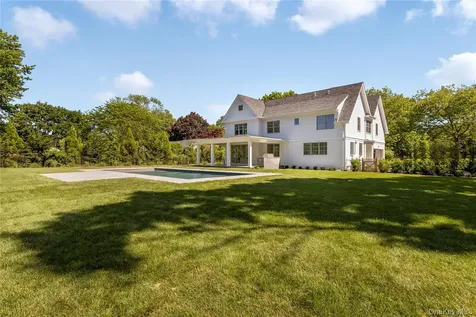 152 South Road Westhampton NY 11977