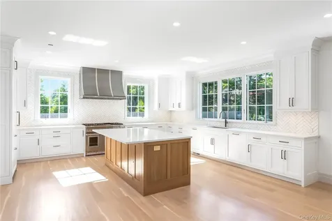 152 South Road Westhampton NY 11977
