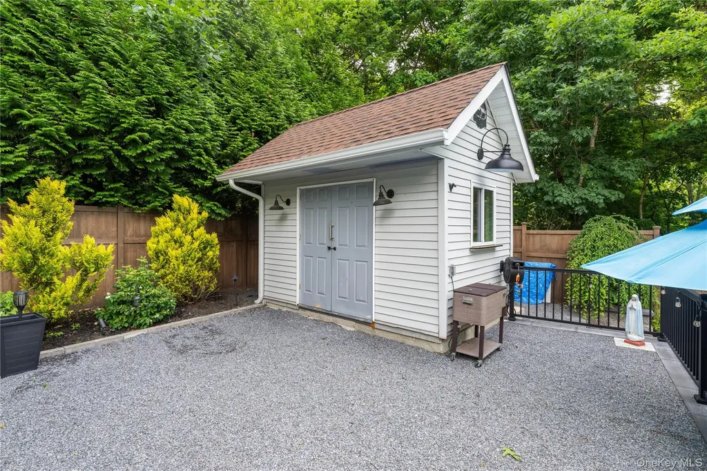 337 N Side Road Wading River NY 11792
