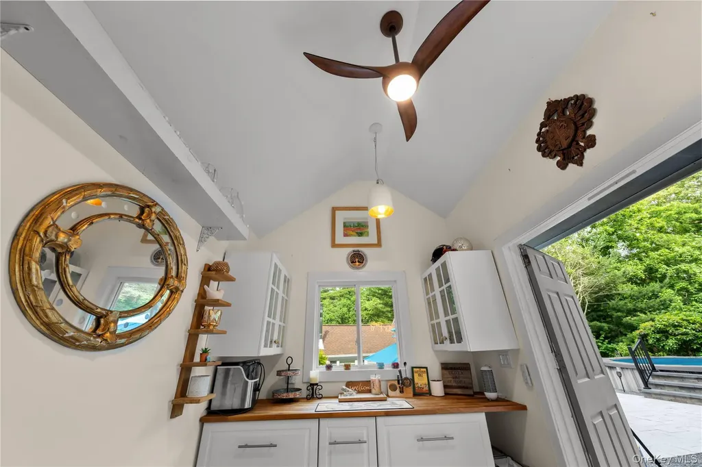337 N Side Road Wading River NY 11792