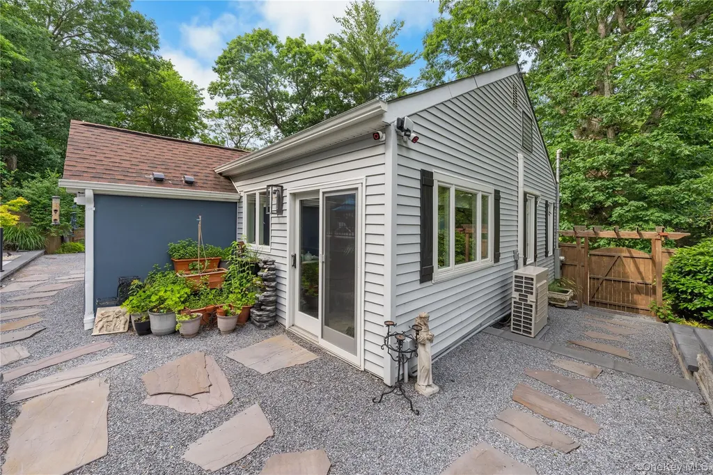 337 N Side Road Wading River NY 11792