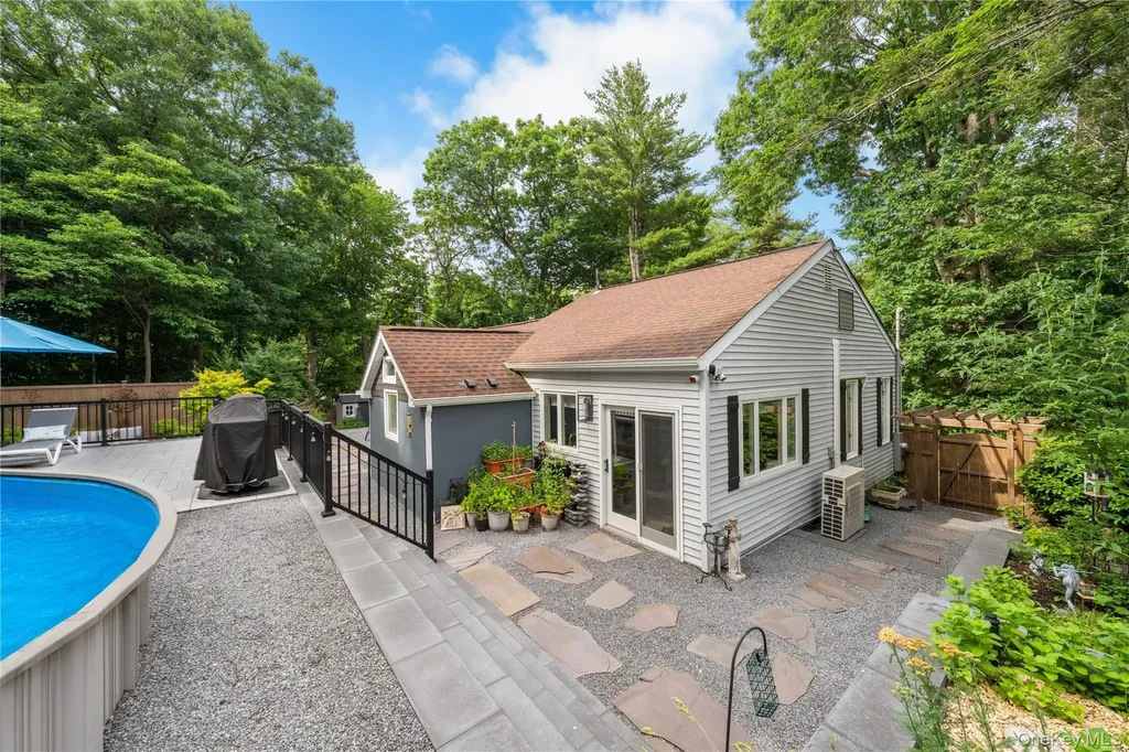 337 N Side Road Wading River NY 11792