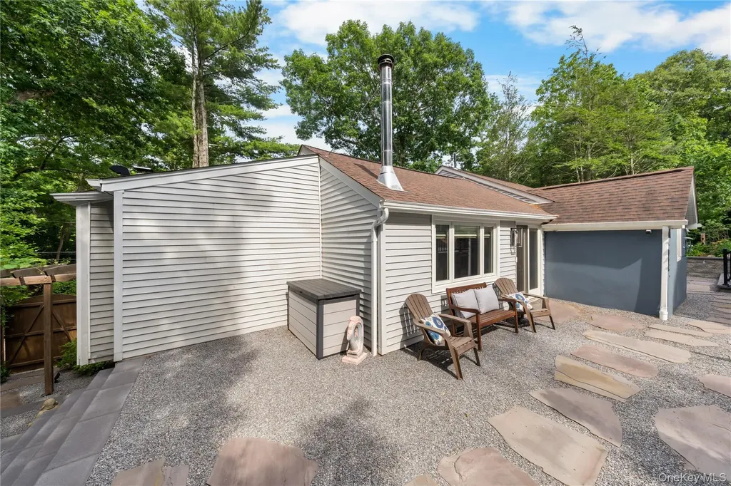 337 N Side Road Wading River NY 11792
