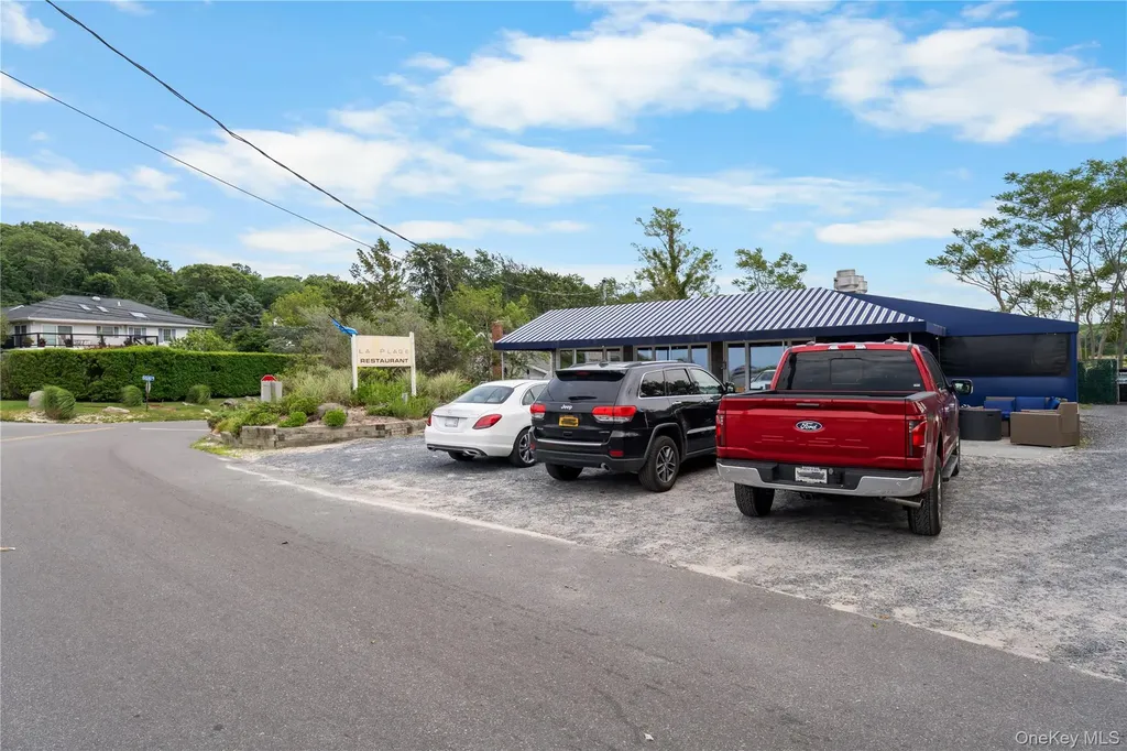 337 N Side Road Wading River NY 11792