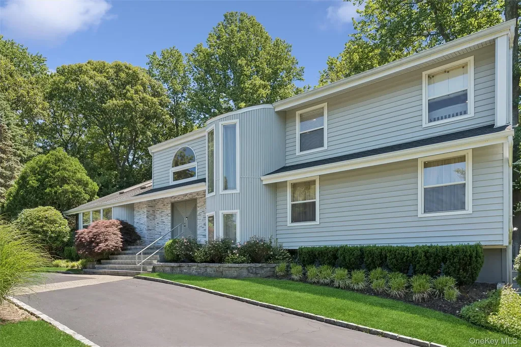 2 Greenwood Lane Woodbury NY 11797