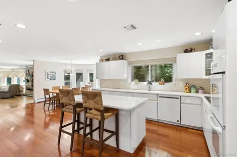 2 Greenwood Lane Woodbury NY 11797