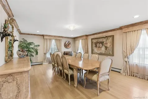 2 Greenwood Lane Woodbury NY 11797