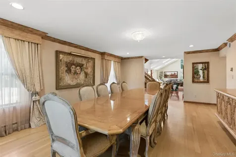 2 Greenwood Lane Woodbury NY 11797