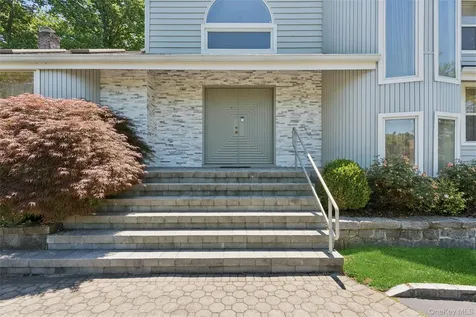 2 Greenwood Lane Woodbury NY 11797