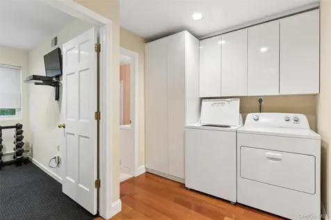2 Greenwood Lane Woodbury NY 11797