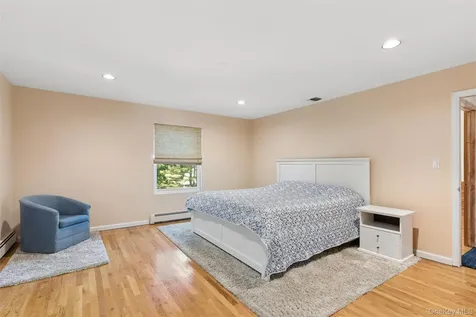 2 Greenwood Lane Woodbury NY 11797