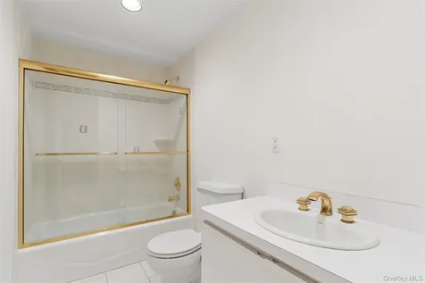 2 Greenwood Lane Woodbury NY 11797