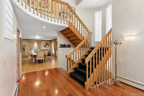 2 Greenwood Lane Woodbury NY 11797