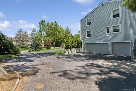 2 Greenwood Lane Woodbury NY 11797