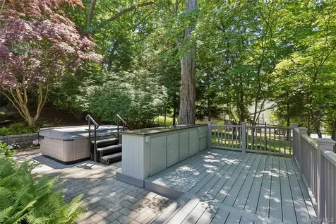 2 Greenwood Lane Woodbury NY 11797