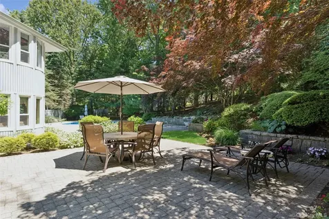 2 Greenwood Lane Woodbury NY 11797