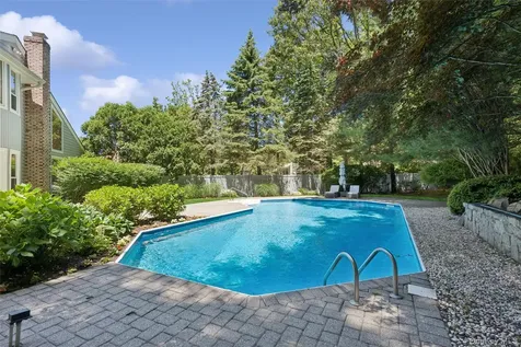 2 Greenwood Lane Woodbury NY 11797