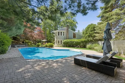2 Greenwood Lane Woodbury NY 11797