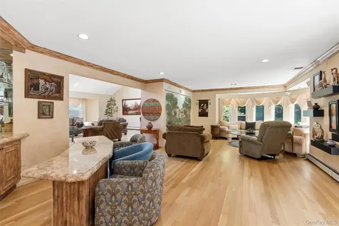 2 Greenwood Lane Woodbury NY 11797