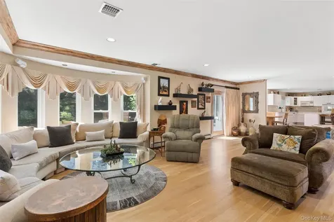 2 Greenwood Lane Woodbury NY 11797