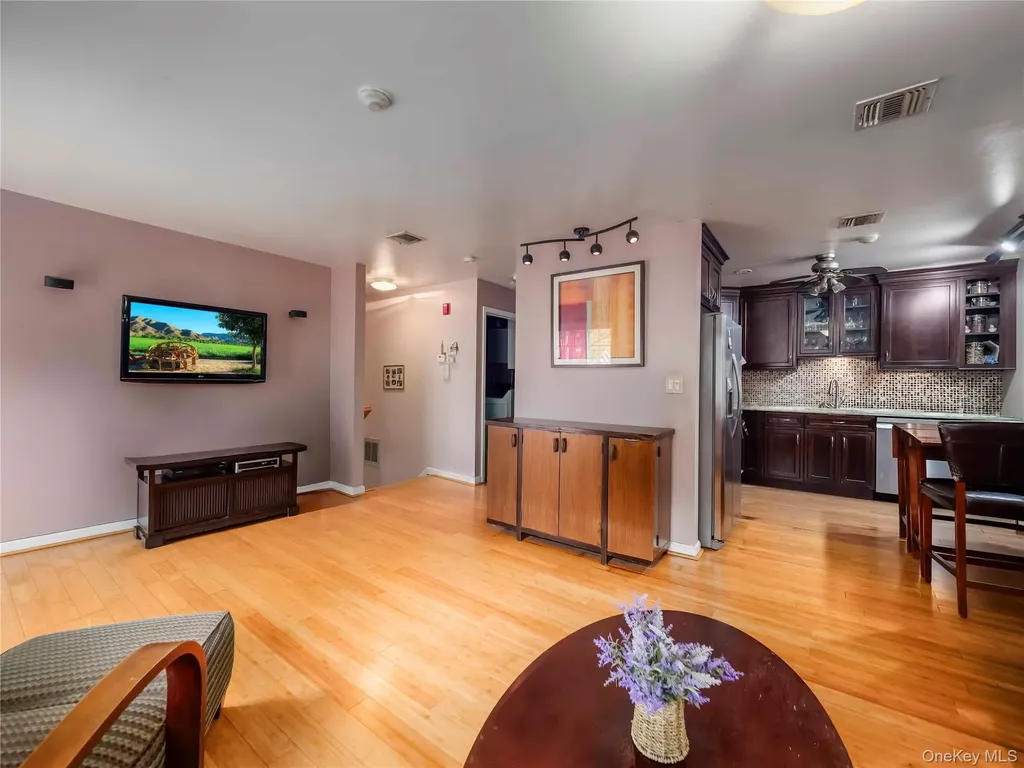 26 Klint Court Nanuet NY 10954