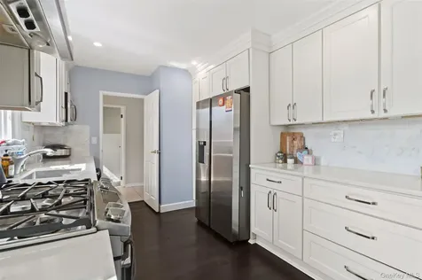 2 Larch Court West Nyack NY 10994