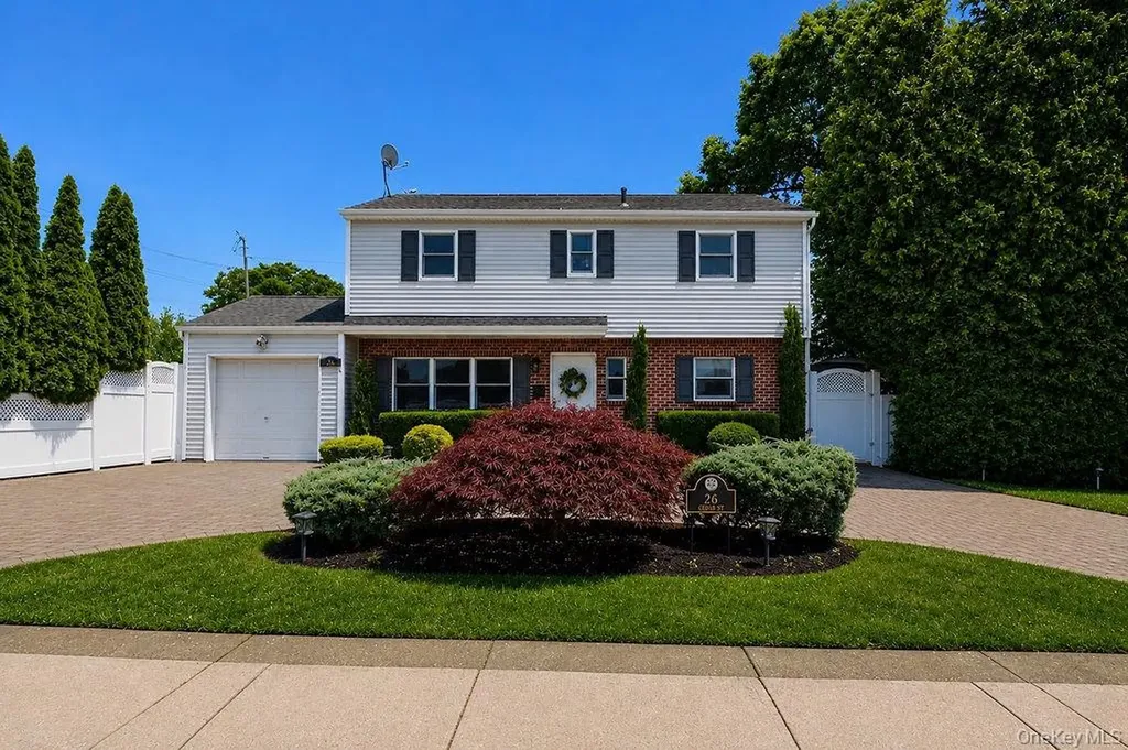 26 Cedar Street Farmingdale NY 11735