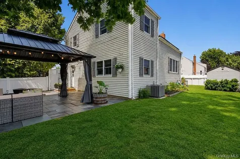 26 Cedar Street Farmingdale NY 11735