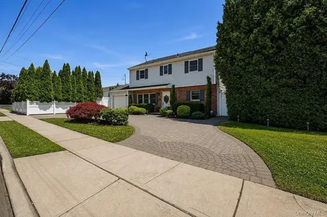 26 Cedar Street Farmingdale NY 11735