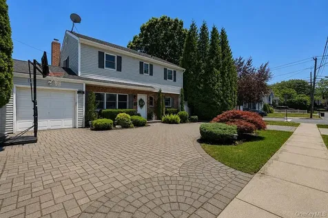 26 Cedar Street Farmingdale NY 11735