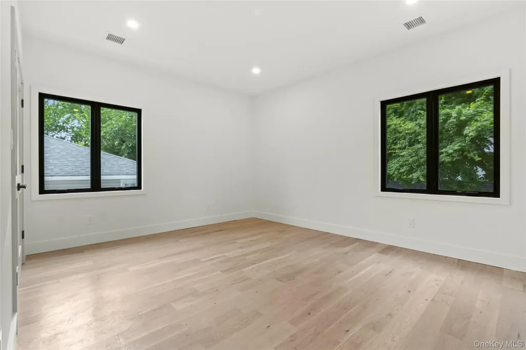 29 Garfield Place Roslyn Heights NY 11577