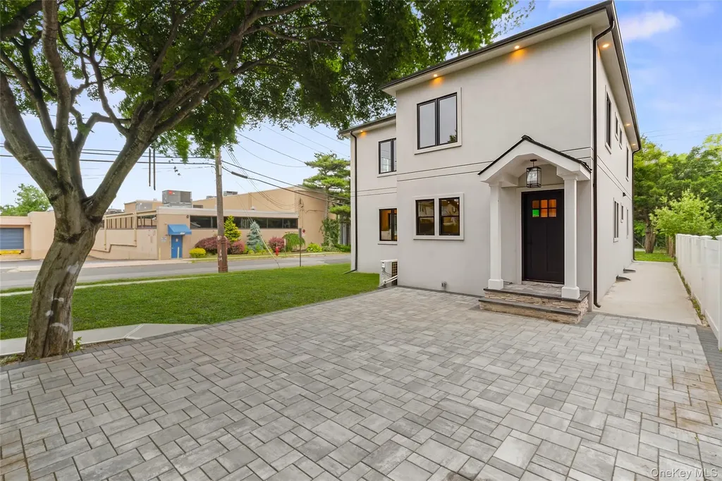29 Garfield Place Roslyn Heights NY 11577