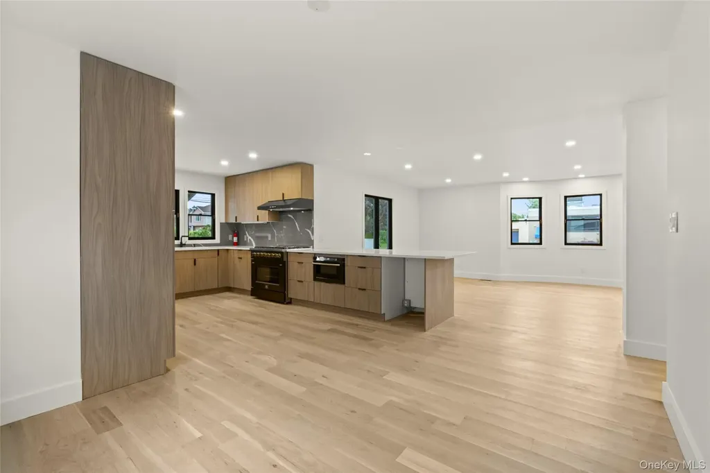 29 Garfield Place Roslyn Heights NY 11577