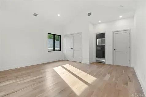 29 Garfield Place Roslyn Heights NY 11577