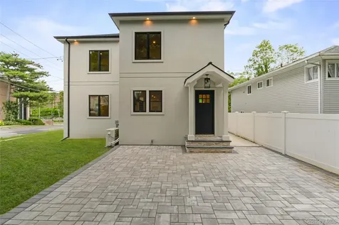 29 Garfield Place Roslyn Heights NY 11577