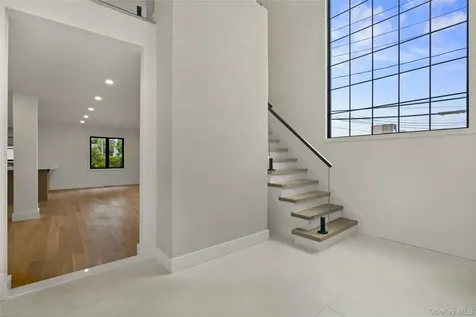 29 Garfield Place Roslyn Heights NY 11577