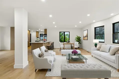 29 Garfield Place Roslyn Heights NY 11577