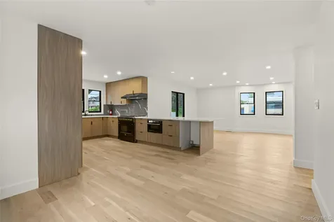 29 Garfield Place Roslyn Heights NY 11577