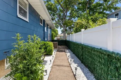 54 Oak Street Farmingdale NY 11735