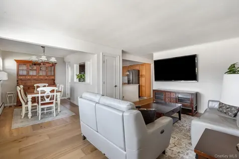 54 Oak Street Farmingdale NY 11735
