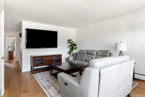 54 Oak Street Farmingdale NY 11735
