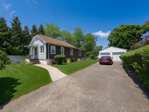 1 Trebor Road Massapequa NY 11758