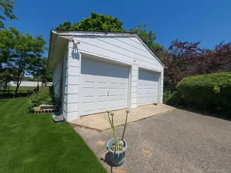 1 Trebor Road Massapequa NY 11758