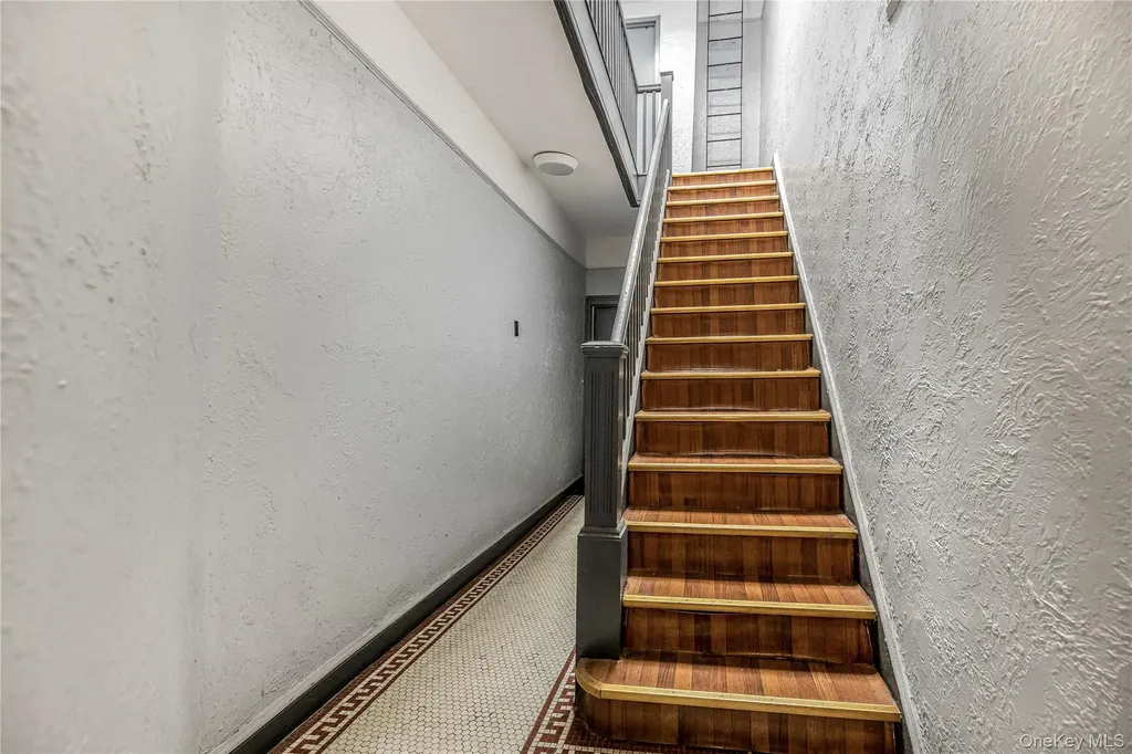 721 E 242nd Street Bronx NY 10470