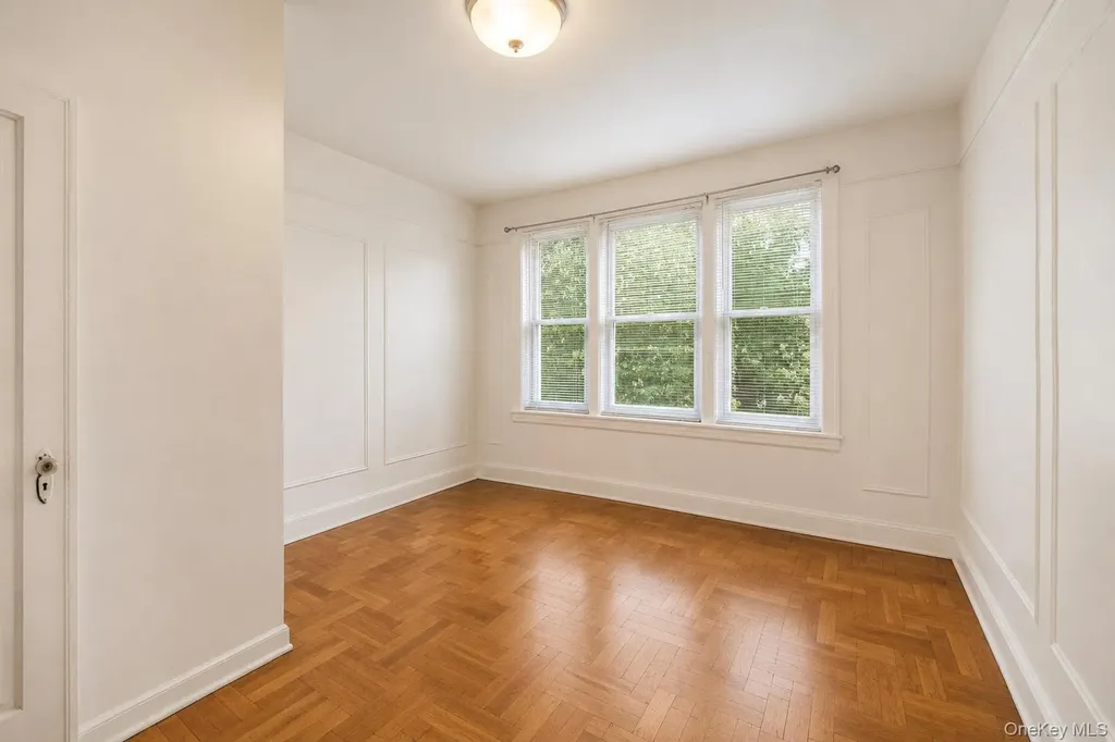 721 E 242nd Street Bronx NY 10470