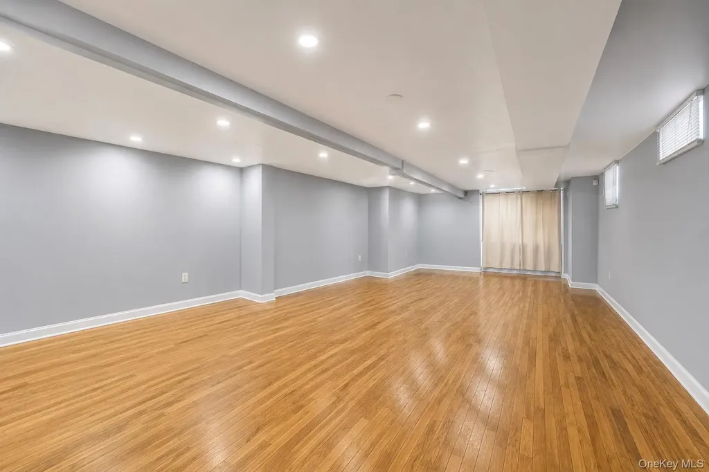 721 E 242nd Street Bronx NY 10470